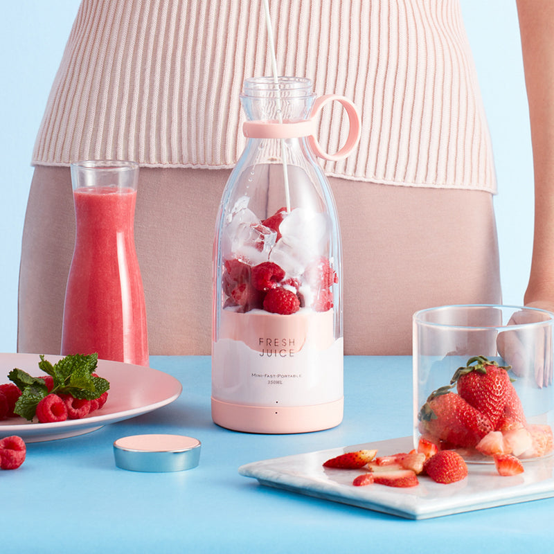 A Compact Juicer for Busy Days.
